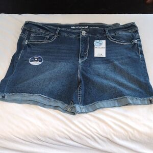 NWT Wallflower Women's Size 24 High Rise Dark Wash Bedazzled Pocket Shorts